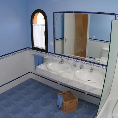 House Oasis Szálloda *