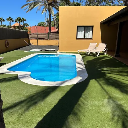 House Oasis Отель *