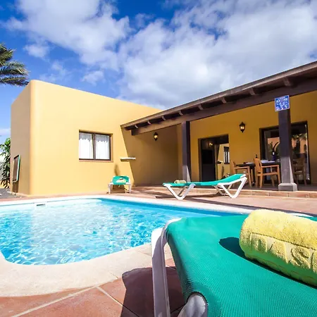 House Oasis Отель Коральео