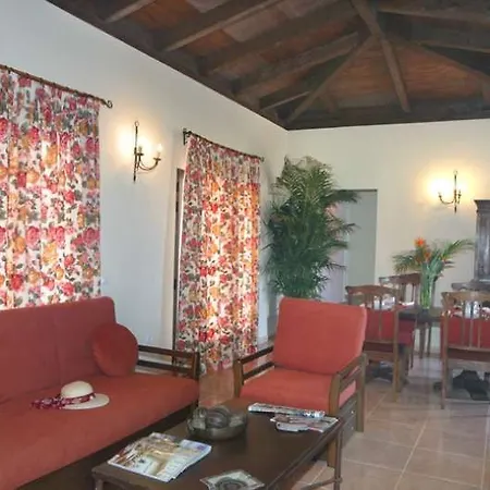 Отель House Oasis Коральео